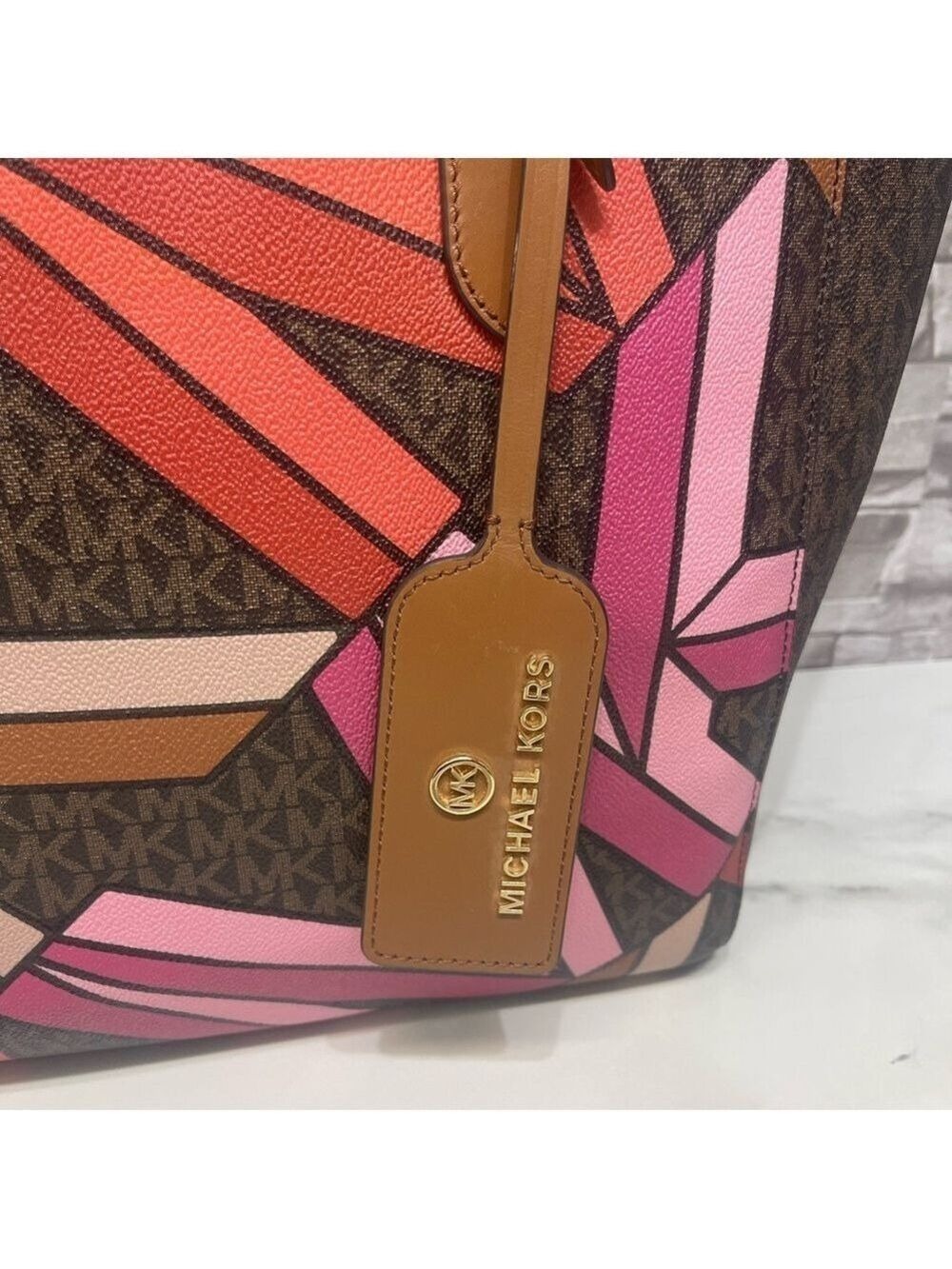 Michael Kors Sinclair Geometric 3D Grab Tote Brown/Red/Pink & Matching Wallet
2 - Picture 9 of 14
